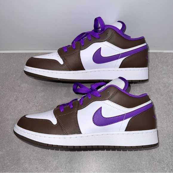 NIB AIR JORDAN 1 Low (GS) - Picture 3 of 9